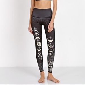 Like New Onzie High Rise Las Lunas Moon Leggings